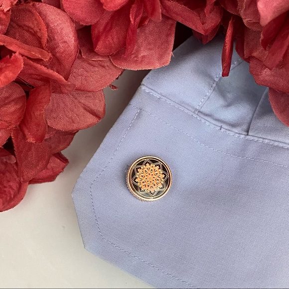 Elegant Laser Cut Floral Black and Rose Gold Round Cufflinks - Picture 9 of 16
